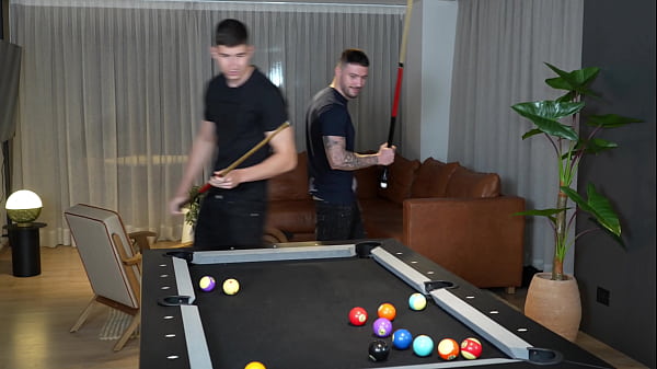 Image Est&aacute_bamos Jugando al Billar pero Mariana Quer&iacute_a Jugar con Otras Bolas - Mariana martix