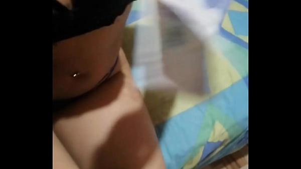 Image Le ofrezco 100 mil pesos a la vecina y me deja llenarle el co&ntilde_o de leche