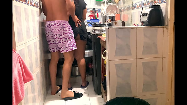 Image Me Follo A Empleada Venezolana En La Cocina Mientras Esperamos Domicilios!!