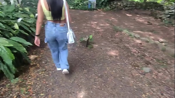 Image CONOZCO A UNA CHICA EN EL PARQUE Y TERMINA MONTANDO MI VERGA EN UN MOTEL
