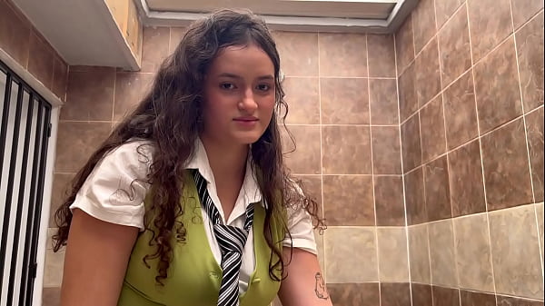 Image Estudiante de enormes tetas de folla a su maestro para aprobar ingenieria