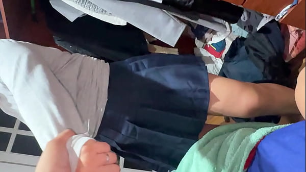 Image Hermanastra antes de irse al colegio entra a mi habitacion sin permiso le pico el culo rico buenos dialogos