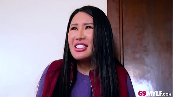 Image Suki Sin Wants to Save Her Stepfamily