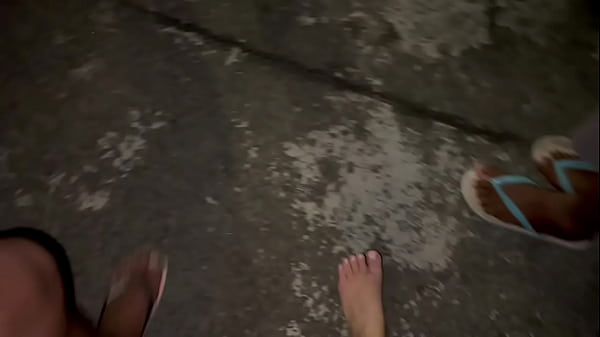 Image Grupo de amigos fudendo na rua no pelo na frente de todo mundo.