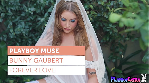 Image Bombastic redhead MILF bride Bunny Gaubert flashes her big boobs outdoor