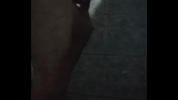 Image PIROCUDO Tomando banho se raspando e fazendo Xixi e gozando
