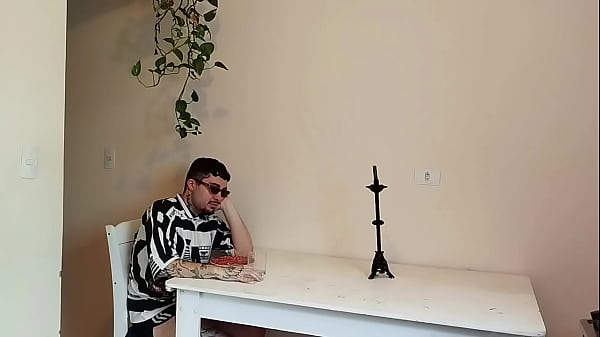 Image N&atilde_o tinha &aacute_gua da casa ent&atilde_o o gar&ccedil_om me serviu leite da casa (COMPLETO NO RED)