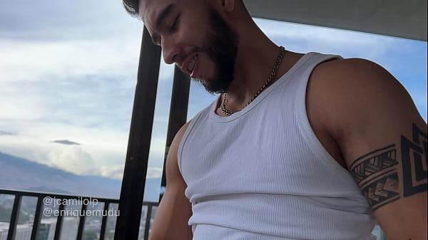 Image Topping the hunk top - enriquemudu & jcamilolp
