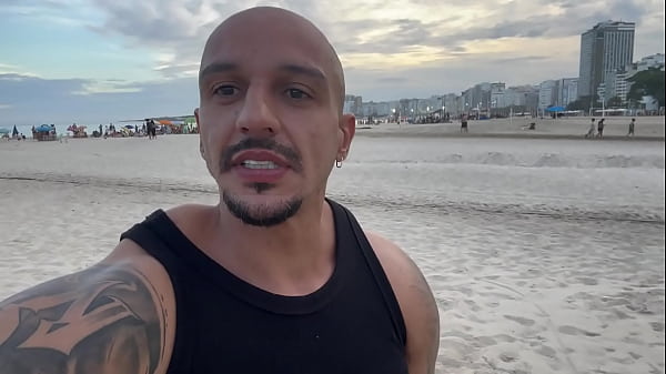 Image Conheci 2 gostosas na praia de Copacabana e chamei pro abate.