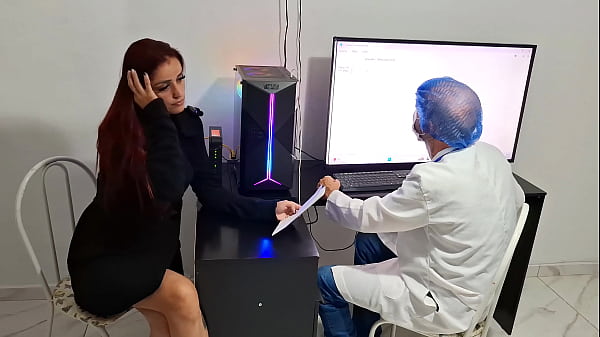 Image Ginecologista n&atilde_o resistiu e fez novinha goza se mijar!