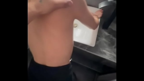 Image NO SE AGUANTA Y TERMINA COGIENDOME EN EL BA&Ntilde_O SUPER RICO