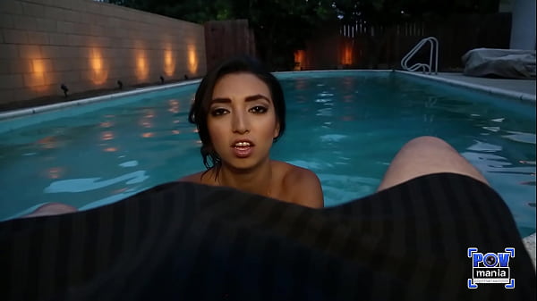 Image Frida Sante Enjoys a Lively Evening Poolside Session!