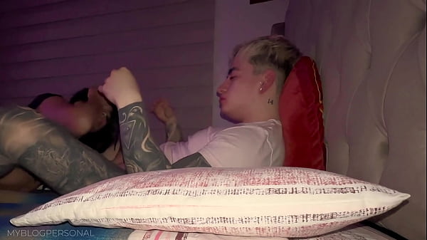 Image MI HERMANASTRA Y YO NOS PUSIMOS CACHONDOS Y HACEMOS EL AMOR EN LA CAMA DE SUS PADRES