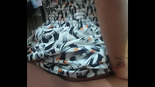 Image Esposa jovencita de vestido corto le es infiel a su marido con su vecino
