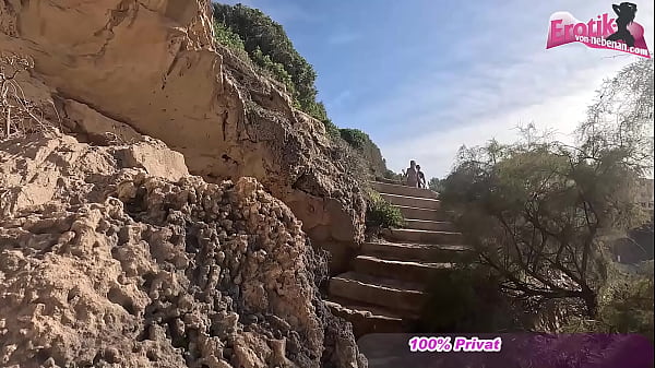 Image Deutsche d&uuml_nne blonde milf fickt outdoor im urlaub in turnschuhen