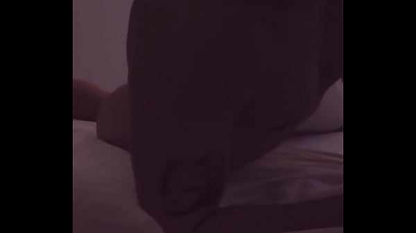 Image MI COMPA&Ntilde_ERO DE HABITACION LLEGA MAREADO DE COPAS ME TOCA Y ME HACE SUYO MIENTRAS YO DESCANSABA