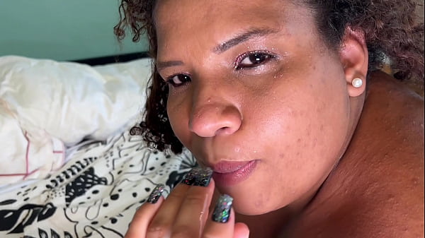Image BBW casada filmando menage a trois no celular pro marido corno assistir