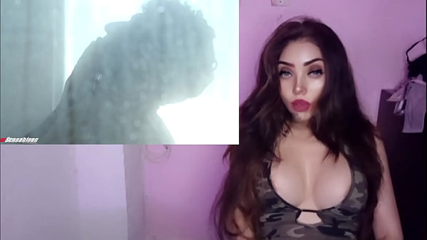 Image La Madrastra tetona se deja coger su vagina gruesa