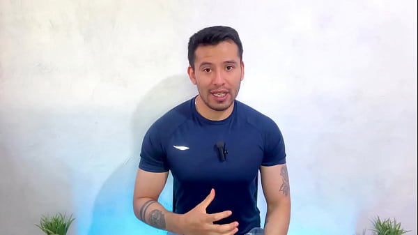 Image Hombre Cuabano hetero dotado de 25cm permite que masajista de pies le de sexo oral hasta venirse en su boca! Relato sexual
