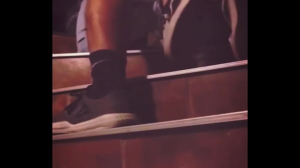 Image Amigo hetero y yo follamos en las escaleras del bar antes de entrar