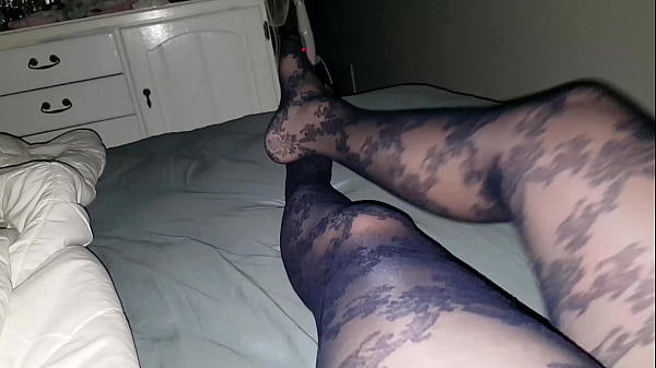 Image Sexy Dani Leg in Blue Pattered Pantyhose