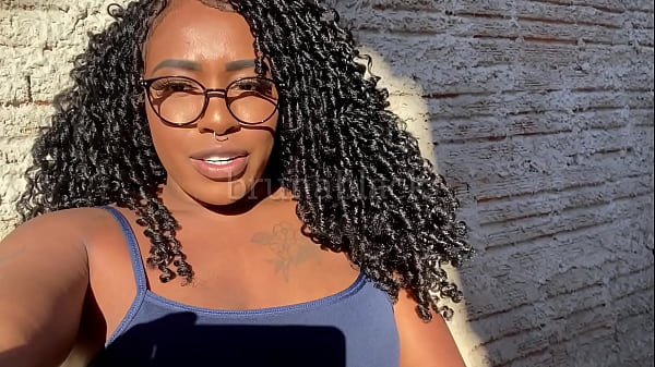 Image JOI- Jovem negra gozando gostoso enquanto masturba sua buceta cremosa no quinta de casa. BRUB