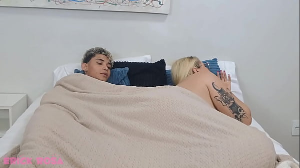 Image Minha madrasta safada n&atilde_o perdeu tempo e caiu de boca na minha piroca