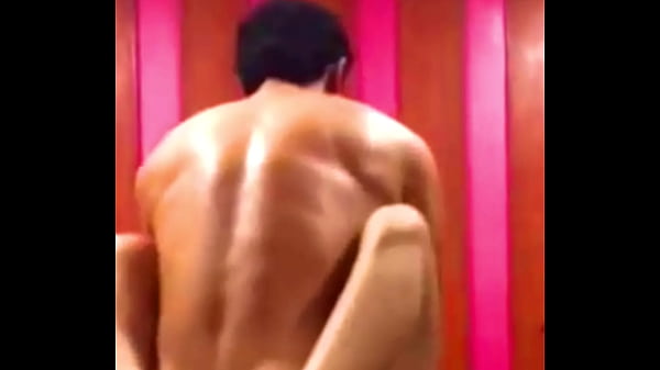 Image El deportista musculoso de la universidad accede a follarme por dinero