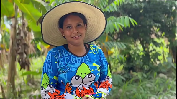 Image campesina inocente es follada a cambio de unas gallinas