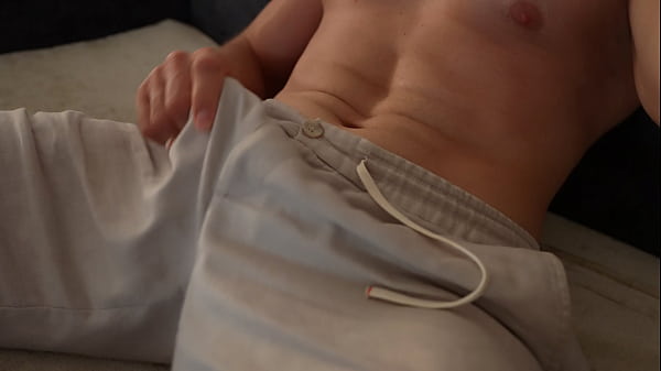 Image Fit guy showing his perfect technique of wanking