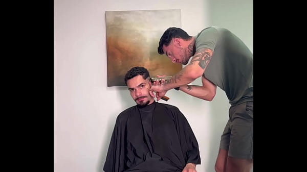 Image Esse barbeiro n&atilde_o s&oacute_ cortou bem como gozou gostoso