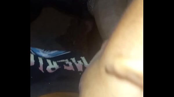Image Una mamada r&aacute_pida en el ba&ntilde_o abandonado