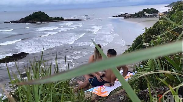 Image CASAL E FLAGRADO FAZENDO SEXO NA PRAIA EM SAO PAULO