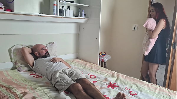 Image Madrasta faz visita noturna e ensina a fazer sexo!