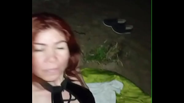 Image Madura con tetas naturales sexy es follada en la v&iacute_a p&uacute_blica