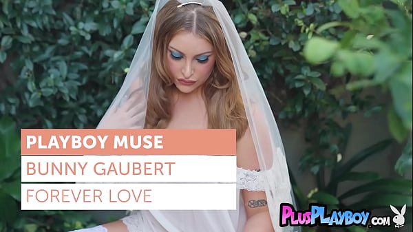 Image Big ass bride exposed her amazing body while posing in hot wedding dress