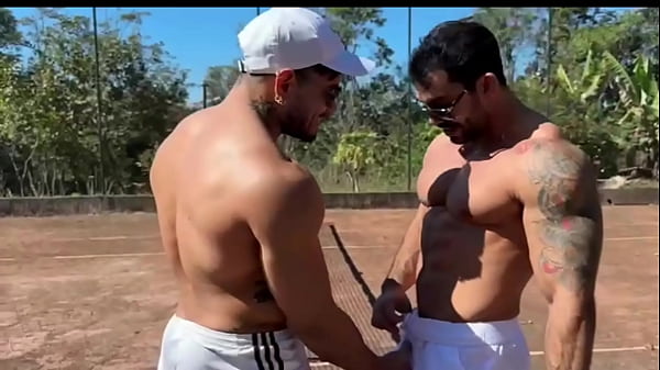 Image FUI JOGAR TENIS E O CLIMA ESQUENTOU. COMI MEU PARCEIRO NA QUADRA MESMO.