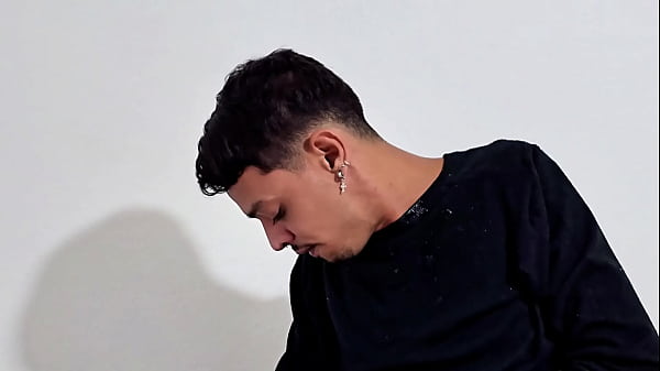 Image Apostou e perdeu o cuzinho na aposta, dotad&atilde_o empurrou e ele gritou - FULL RED