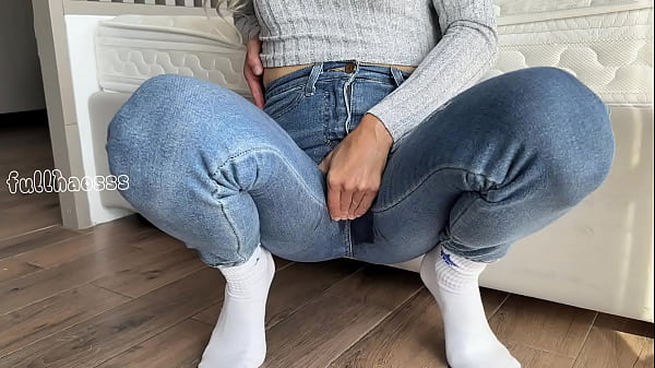 Image Stepmom cum squirt in Tight wet leggings
