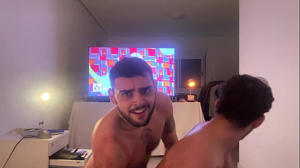 Image Meu vizinho viu eu batendo uma pela janela e tocou o interfone para mamar