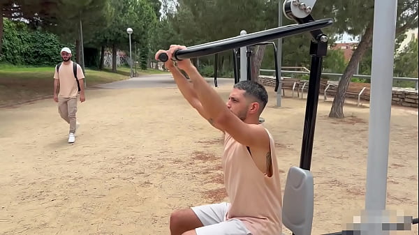 Image Me cojo a pelo al putito que levant&eacute_ en el parque y le dejo la leche adentro