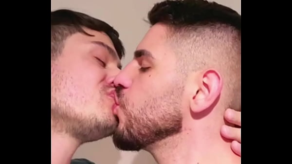 Image AMIGO DE VERDADE, CHUPA O CUZINHO DO AMIGO E DEPOIS METE COM FOR&Ccedil_A.