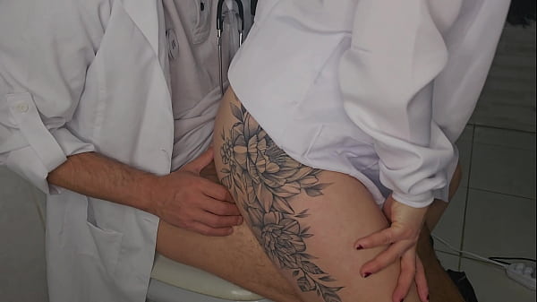 Image Enfermeira Safada Pega o Doutor no Banheiro do Hospital e a Surra de Sexo &eacute_ de Emerg&ecirc_ncia!