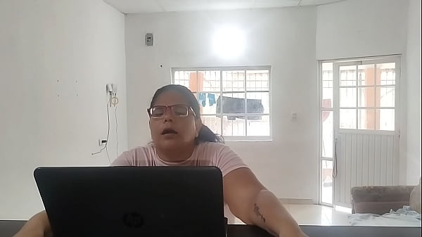 Image Ama de casa paga a un t&eacute_cnico con una buena mamada y una follada dura y rica mientras su marido trabaja