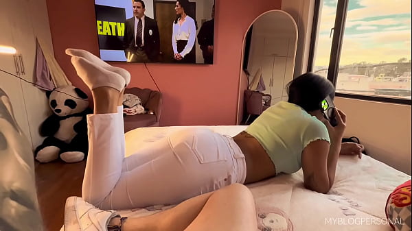 Image SEXO DURO CON LA VECINA MIENTRAS HABLA POR CELULAR CON EL CORNUDO DE SU NOVIO ( ROMPO SU PANTALON Y SU CULO )