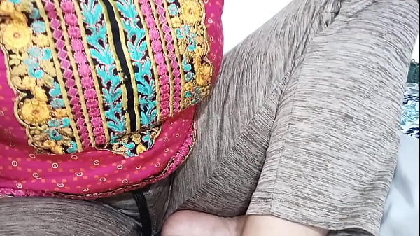 Image Muslim mistress has dirty relations with servant, dirty talk with handjob massage in clear Hindi voice