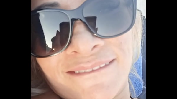 Image Estava no Rio, encontrei uns machos na praia e levei eles pra me foder no apartamento.