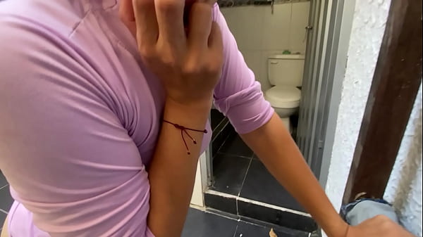 Image FLACA CACHONDA RECIBE UN PAGO CON VERGA