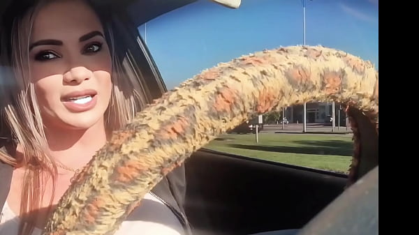 Image Fui sorteado pedi um app veio a motorista milf gostosa pelas ruas do RJ. Ganhei um chupdriver na pica