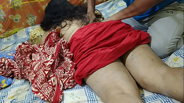 Image Desi Unsatisfied Wife Getting Body Massage by Servant